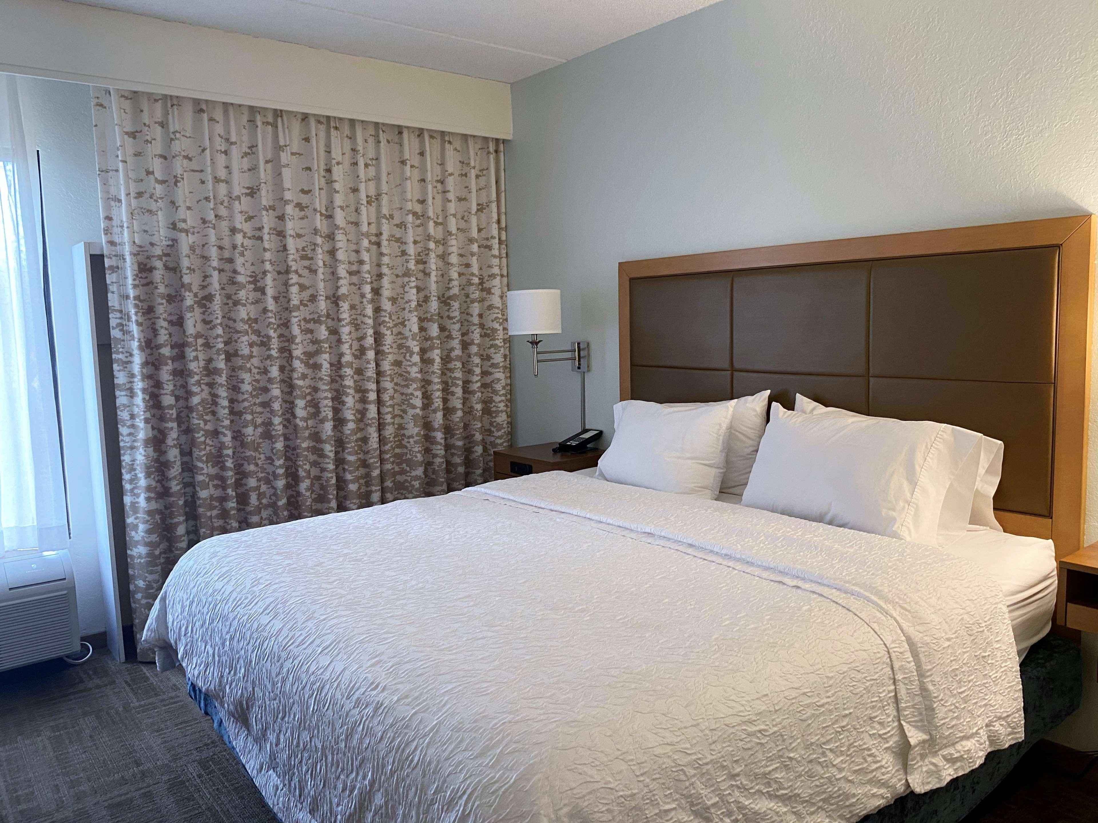 Hampton Inn By Hilton Milford Exterior photo