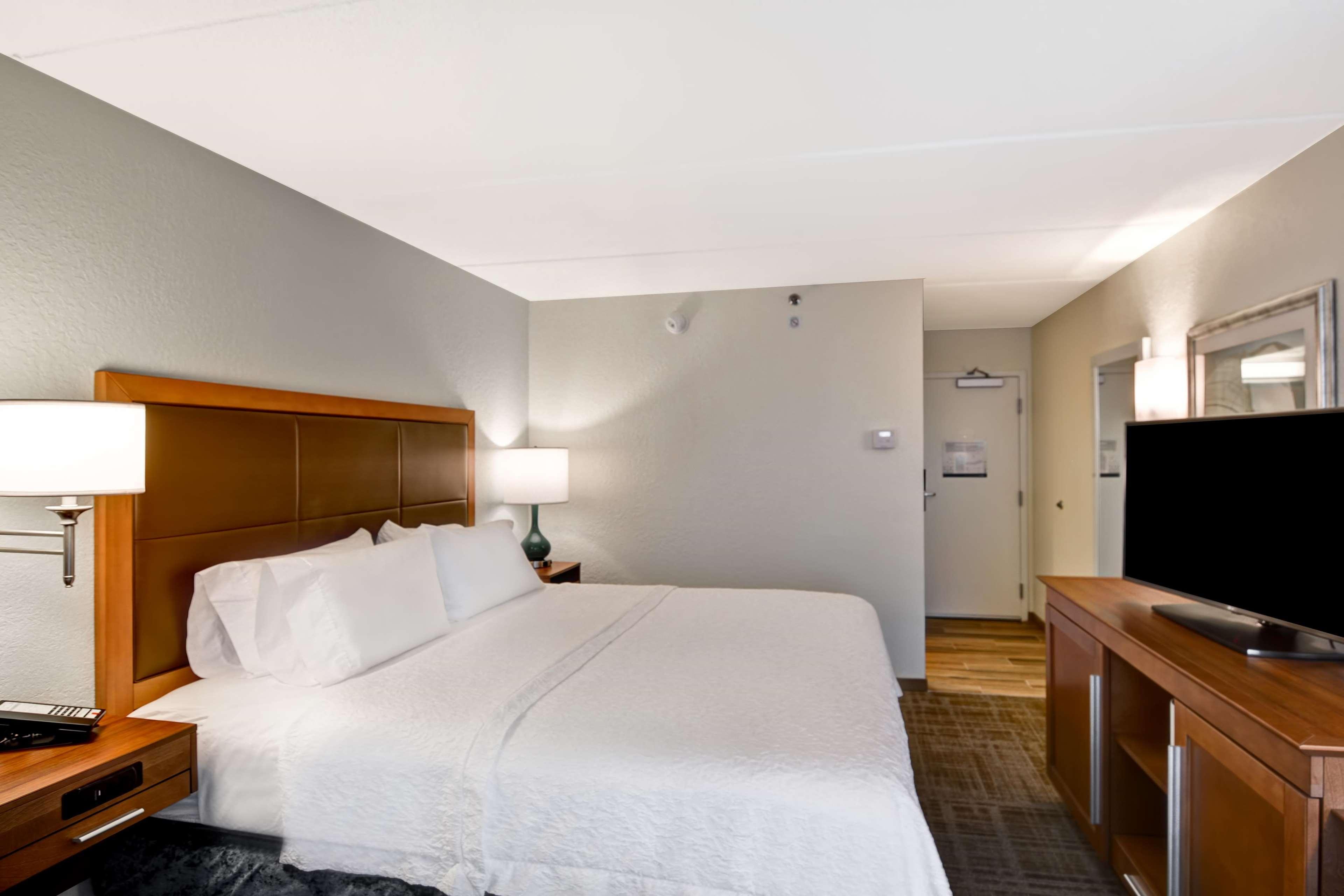Hampton Inn By Hilton Milford Exterior photo