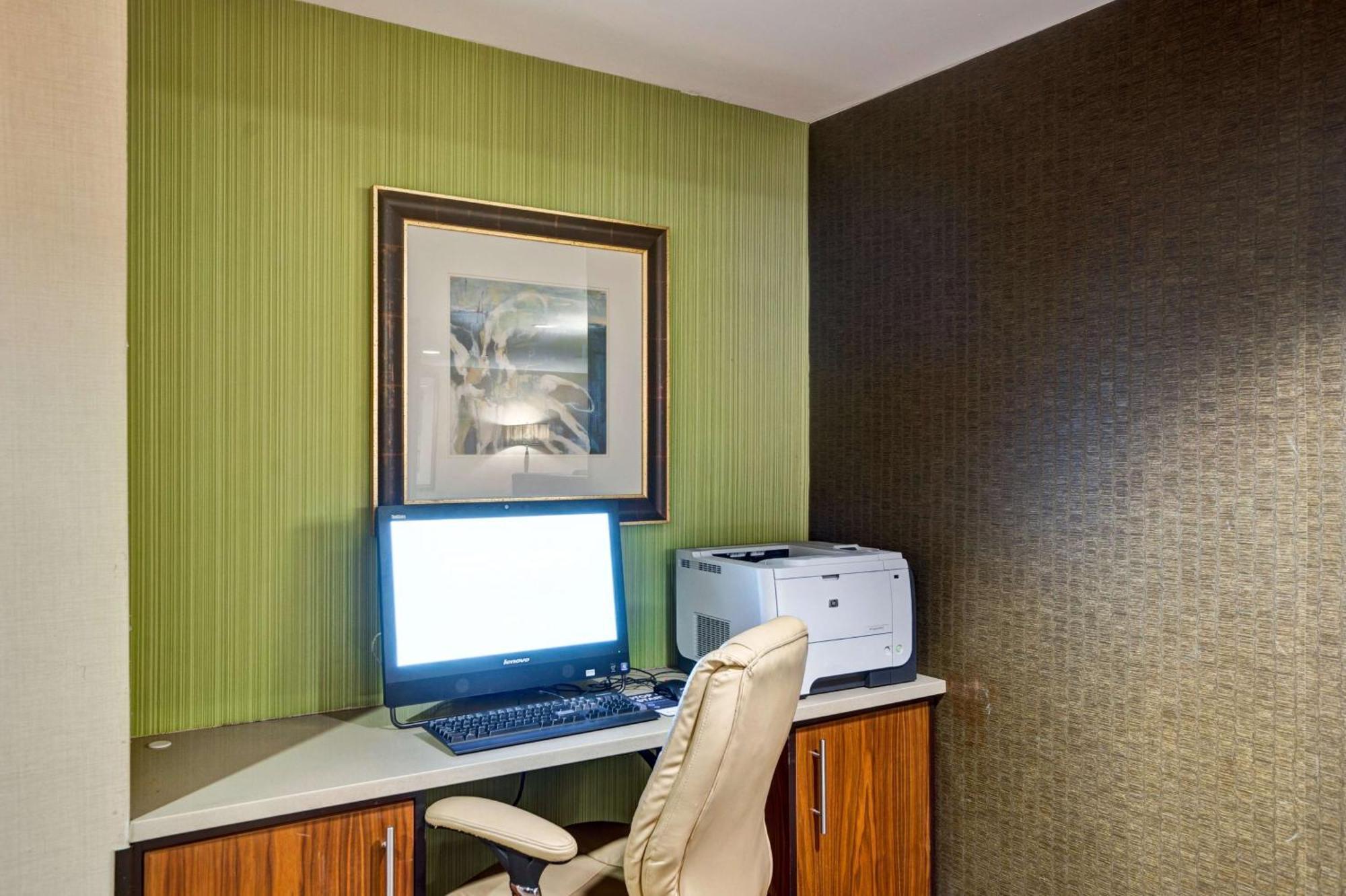 Hampton Inn By Hilton Milford Exterior photo
