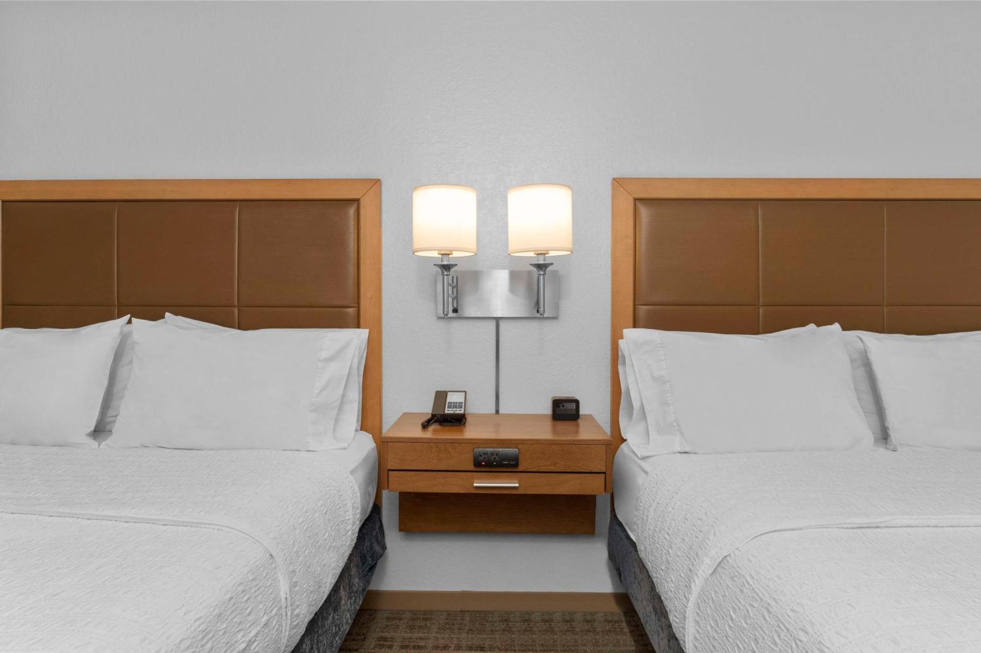 Hampton Inn By Hilton Milford Exterior photo