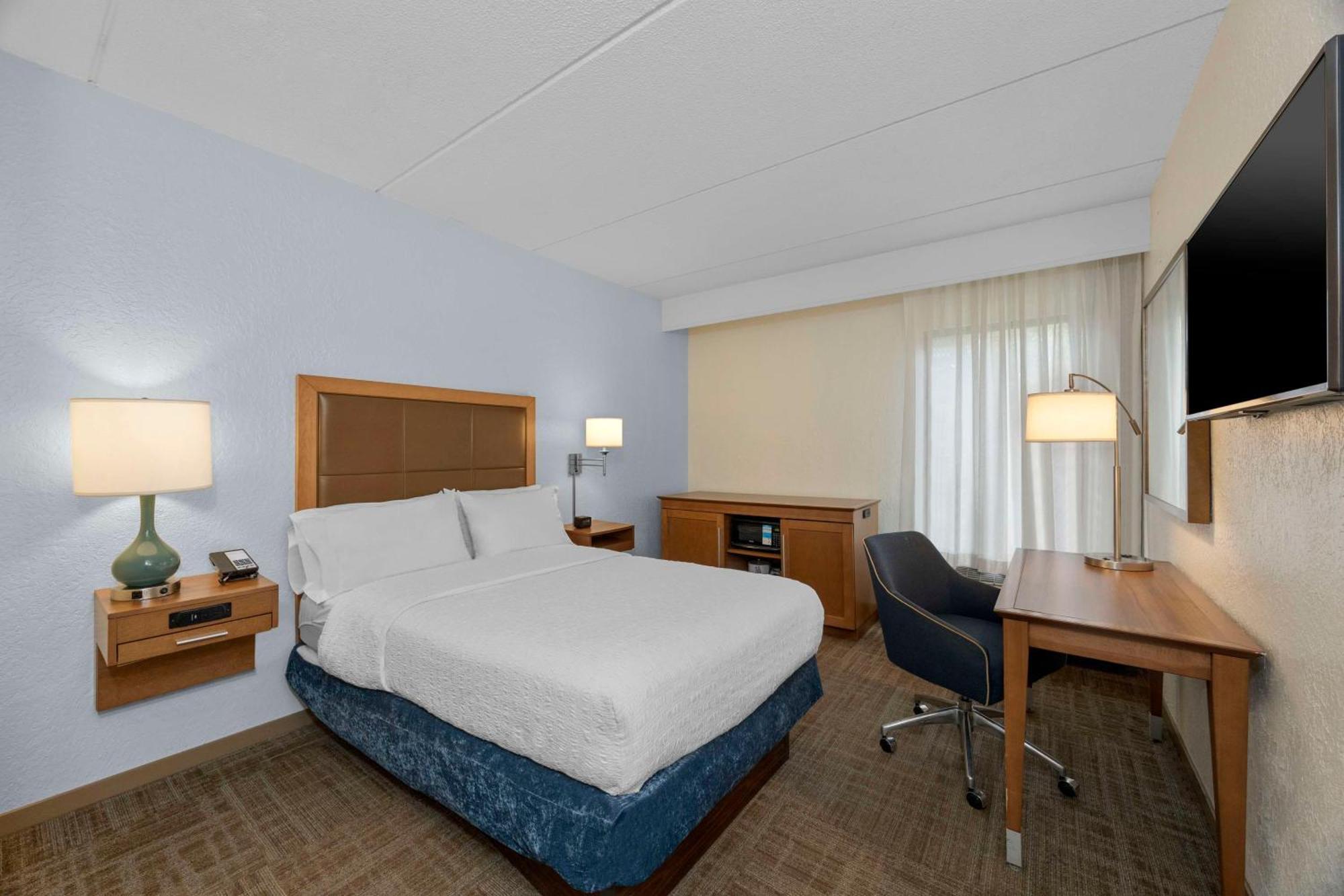 Hampton Inn By Hilton Milford Exterior photo