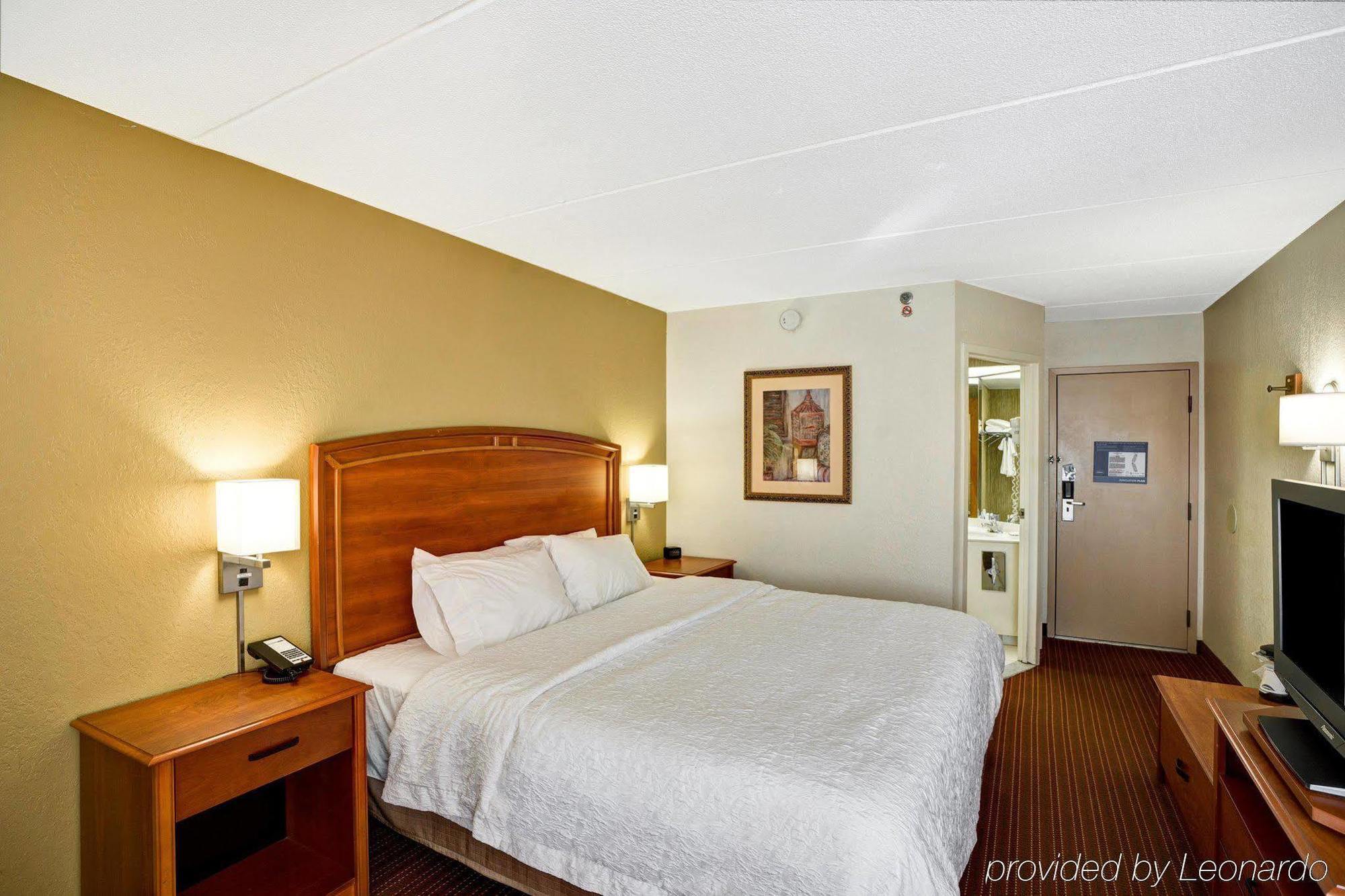 Hampton Inn By Hilton Milford Exterior photo