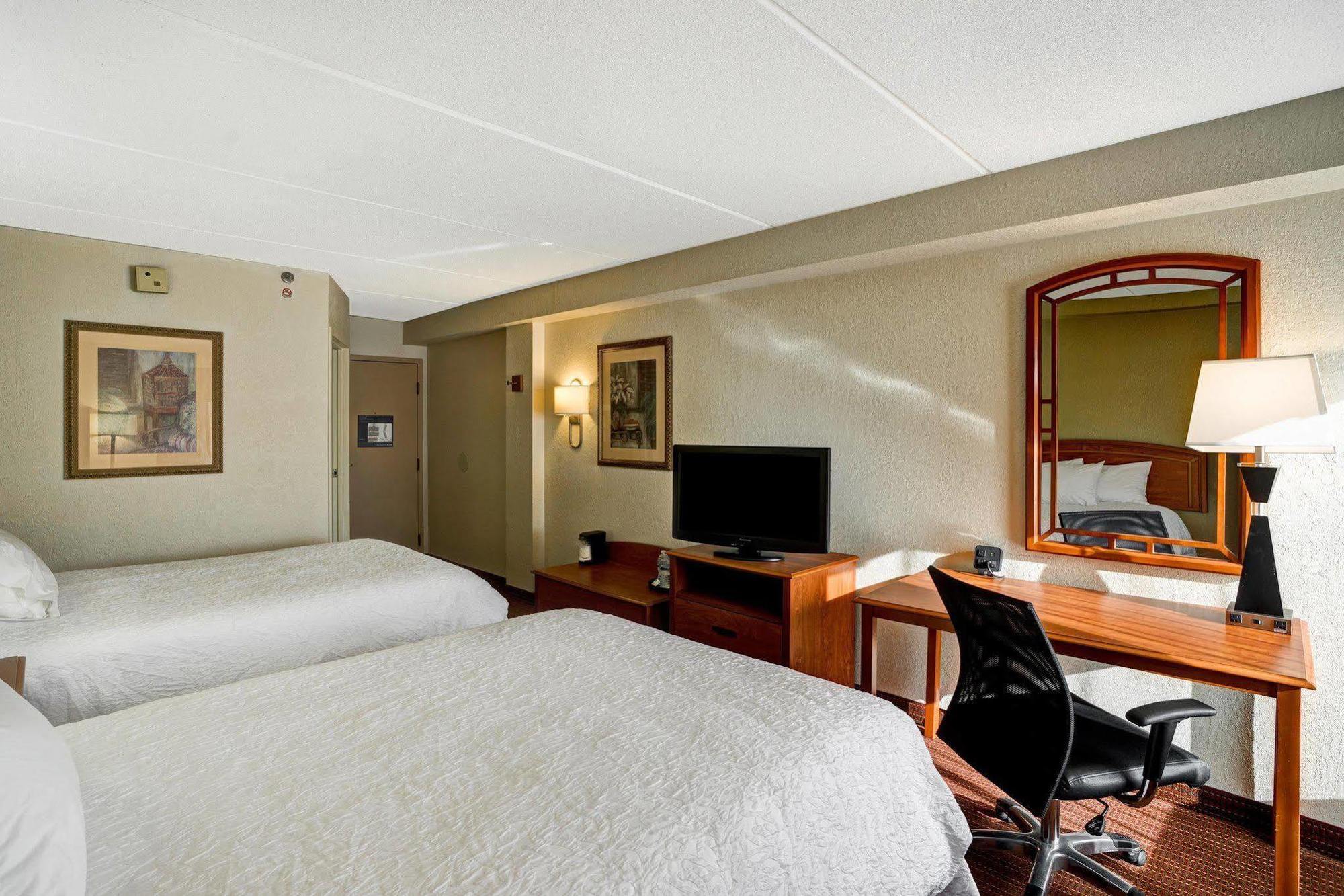Hampton Inn By Hilton Milford Exterior photo