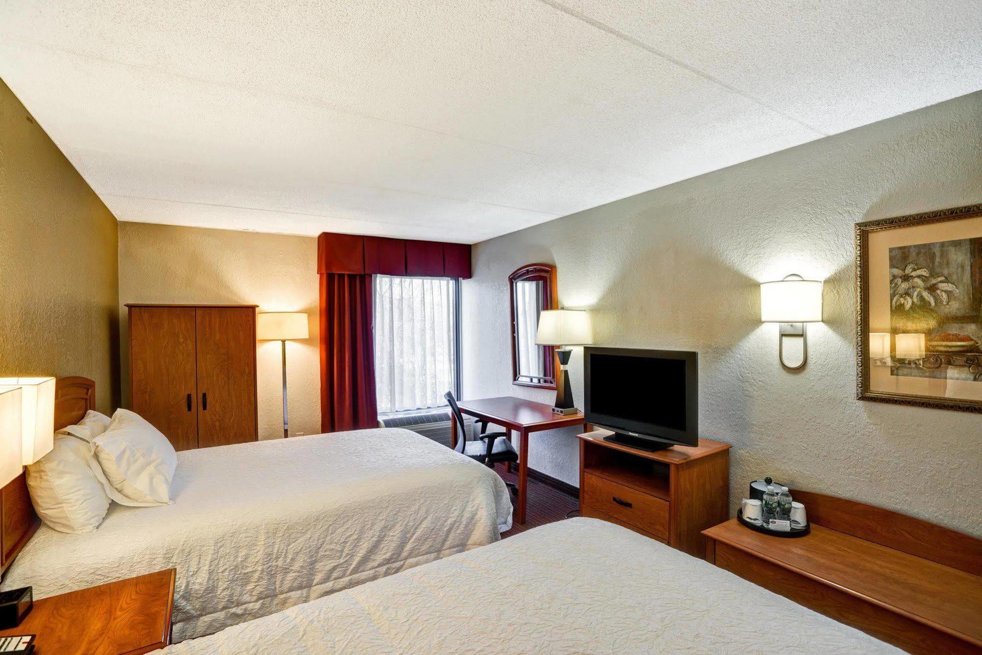 Hampton Inn By Hilton Milford Exterior photo