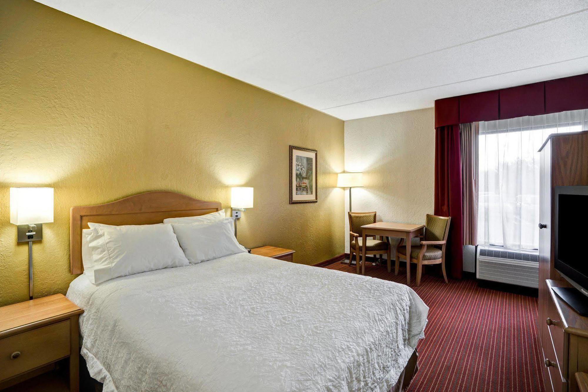 Hampton Inn By Hilton Milford Exterior photo